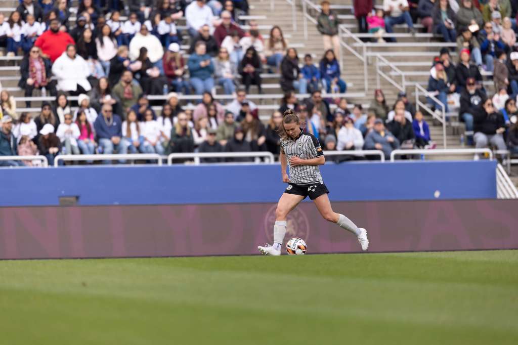 Kelsey Hill controls the ball during a match against Dallas on 9 March, 2025