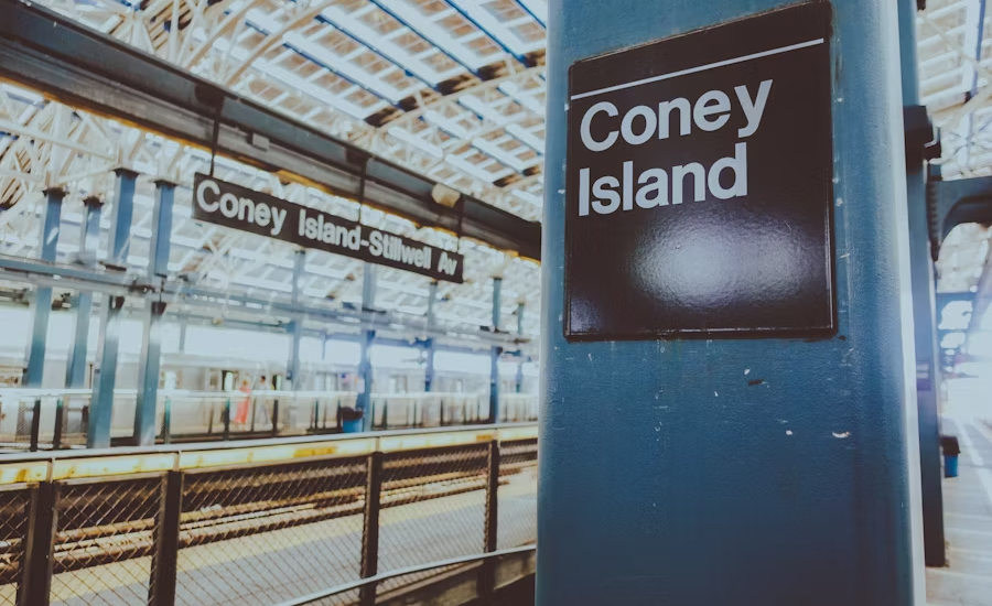 Image of the subway pole at Coney Island before a BFC gameday