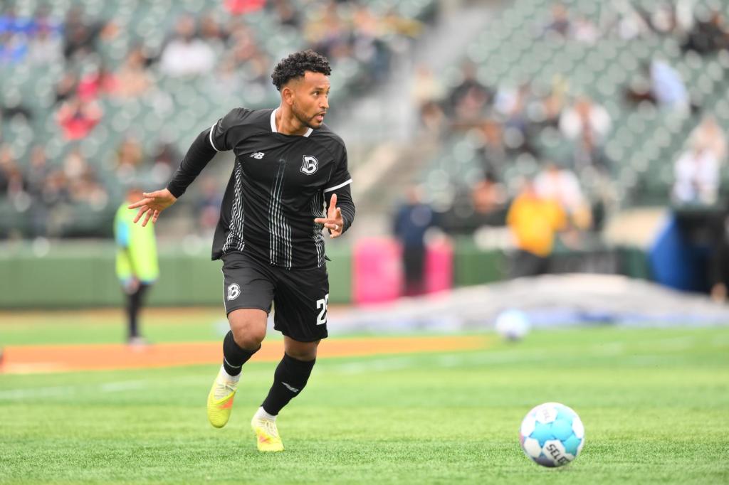 Juan Carlos Obregón Jr. dribbles forward for Brooklyn FC